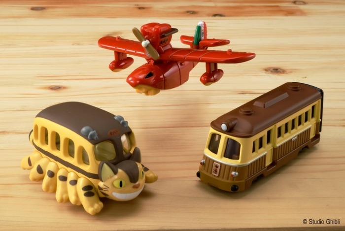 写真左から）「となりのトトロ ネコバス」 「紅の豚 サボイアS.21F」 「千と千尋の神隠し 海原電鉄」（C）Studio Ghibli