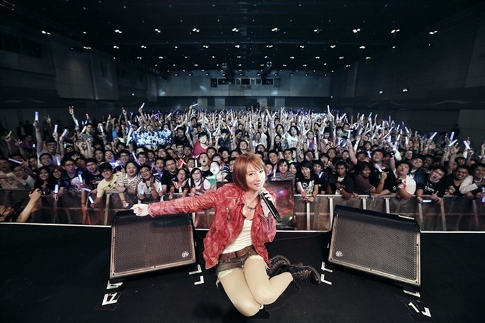 藍井エイル、 タイで初ライブ「AFAタイ」出演に3000人の海外ファン熱狂　