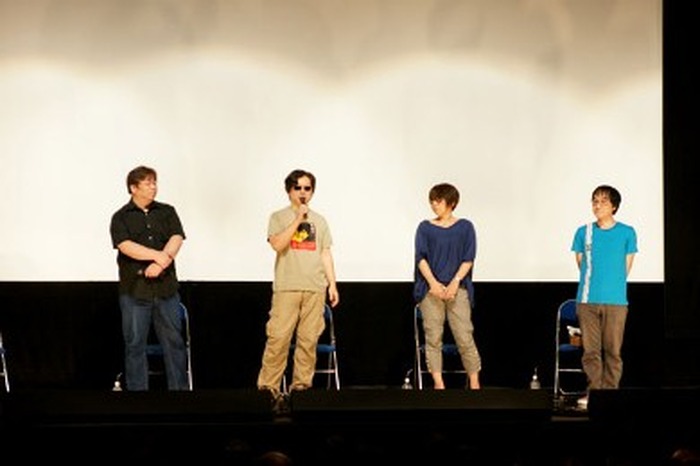 左から川元利浩さん、渡辺信一郎監督、信本敬子さん、佐藤大さん