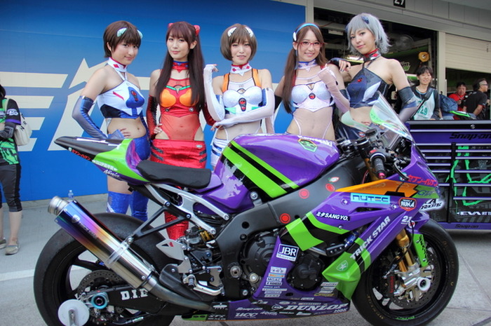 エヴァンゲリオンレーシングのレースクイーン（資料画像）