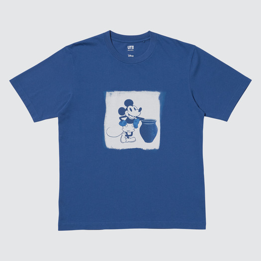 ユニクロ「MEN ディズニー イン ブルー UT」カラー：65 BLUE（C）Disney
