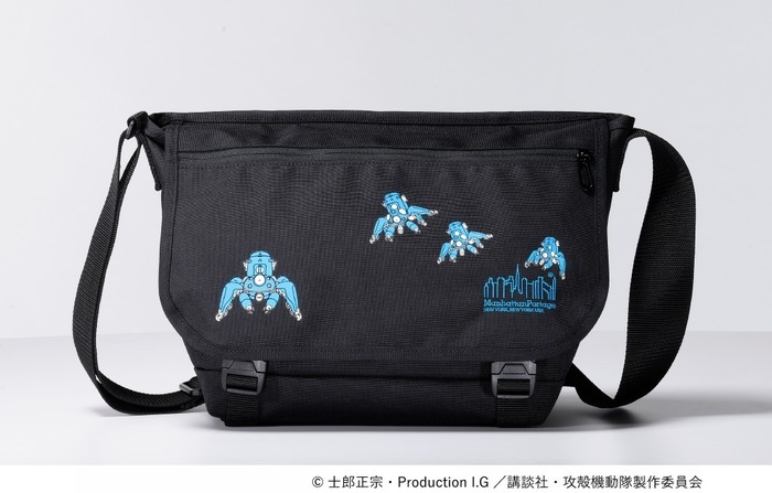 『攻殻機動隊S.A.C.』×Manhattan Portage「NY Messenger Bag JR Flap Zipper Pocket」（C）士郎正宗・Production I.G／講談社・攻殻機動隊製作委員会