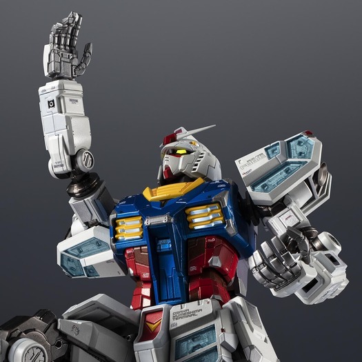 「超合金 RX-78F00/E ガンダム [Re：PACKAGE]」33,000円（税込）