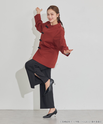 TVアニメ『らんま1/2』× earth music＆ecology Japan Label「チャイナシャツジャケット」ボルドー　着用イメージ（C）高橋留美子・小学館/「らんま1/2」製作委員会