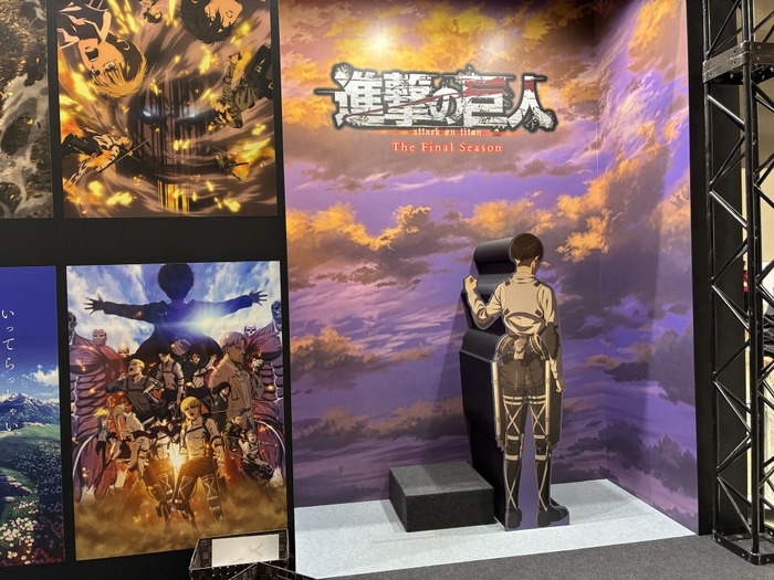 「進撃の巨人」兵長との「心臓を捧げよ」ツーショが撮れるフォトスポットに感動…!デンジとレゼにも会えるMAPPAブース【AnimeJapan 2026 ブースレポ】