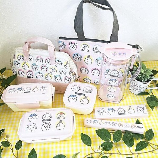 淡いピンクが優しいちいかわのランチグッズ