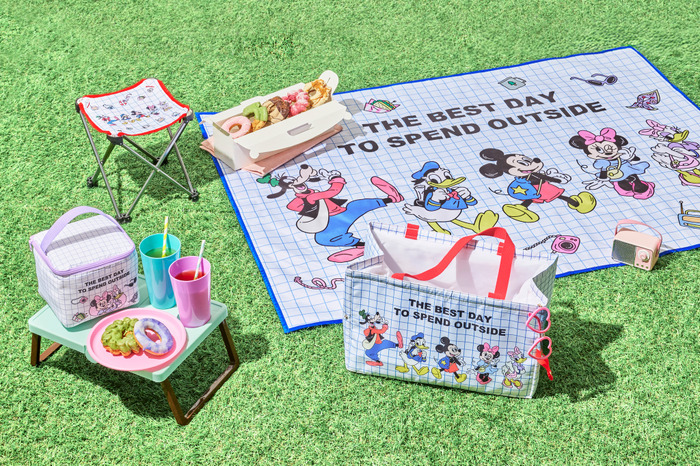 クーラーバッグ　3,000円/ チェア 折りたたみ式 ポーチ入り　3,800円/ レジャーシート　3,000円/ レジカゴバッグ　3,800円