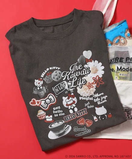 “HELLO KITTY”コラージュ プリントTシャツ ¥5,995 tax in