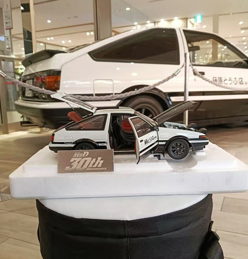 1/18スケール トヨタ スプリンター トレノ (AE86) 「頭文字D」(C)しげの秀一/講談社