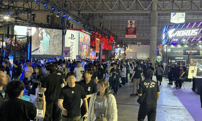 いつでもどこでもゲーム漬け。XRグラス「VITURE Pro 2」で、東京ゲームショウの待機時間中にも『鬼武者 Way of the Sword』に没頭!