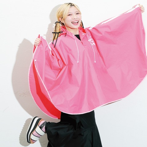 「ぼっち・ざ・ろっく！」ぼっちちゃんのジャージがポンチョに！野外フェスでも活躍♪ ムック本登場 画像