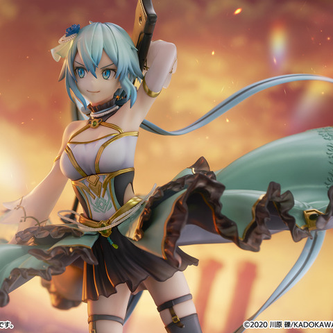「SAO」シノンの華奢なボディを包み込むボリューム感♪ フリルがふわり広がるフィギュア登場！ 画像