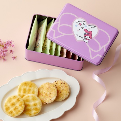 ハローキティ、マイメロディ、クロミが「もち吉」にやってきた！ おいしいお煎餅入りコラボ缶が登場♪ 画像