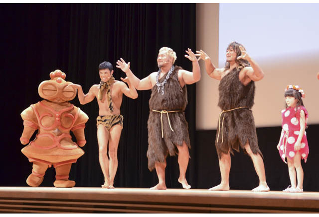 映画ドラえもん 舞台挨拶 小島よしおら ウンタカ ドラドラ団 がウンタカダンスを披露 3枚目の写真 画像 アニメ アニメ