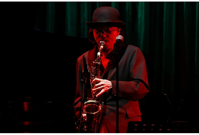 ガンダム サンダーボルト 音楽 菊地成孔がソロライブ開催 ガンダムサウンドがフリージャズに変貌 アニメ アニメ