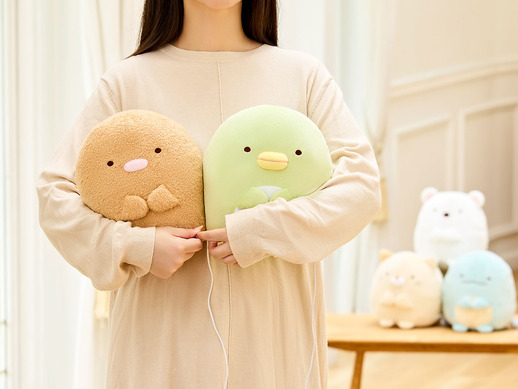 すみっコぐらし」ぺんぎん？＆とんかつを抱っこしてぽかぽか