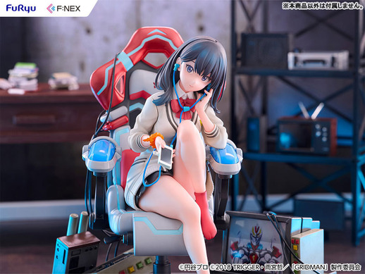 六花に見つめられてる…！「SSSS.GRIDMAN」ヴィレッジヴァンガード
