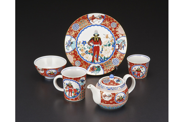 “赤い彗星”と九谷焼がコラボ  「九谷焼 ガンダム 庄三風赤い彗星図」が予約開始 画像