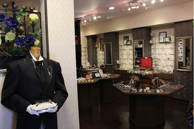 どうして執事が眼鏡屋さんに？池袋にある「執事眼鏡eyemirror」に話を聞いてみた 画像