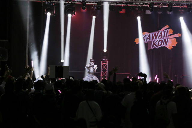 春奈るな 初のハワイで歌声を披露 「Kawaii Kon」で3000人のファンを魅了 画像