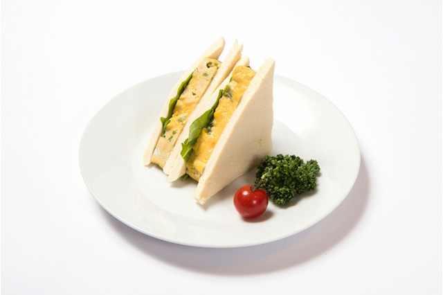 「東京喰種」コラボカフェがオープン、カネキが食べた「まずいサンドイッチ」も 画像