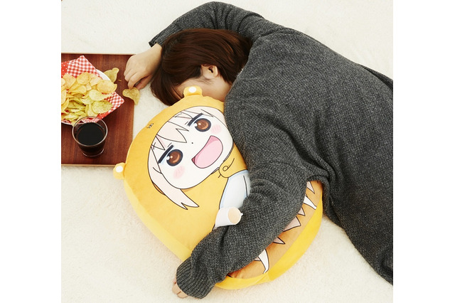 「うまる」人を干物にするクッション 「CCさくら」iPhoneレザーケース登場：11月9日記事まとめ 画像