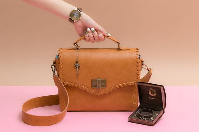 「魔法陣グルグル」腕時計・バッグ・ブレスレット登場！ 世界観をアンティーク調に表現 画像