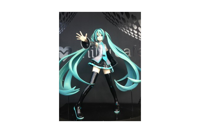 「miku cafe－Ver.2－」　六本木ヒルズの初音ミクカフェさらに拡大　ルイ・ヴィトン仕様のミクも 画像