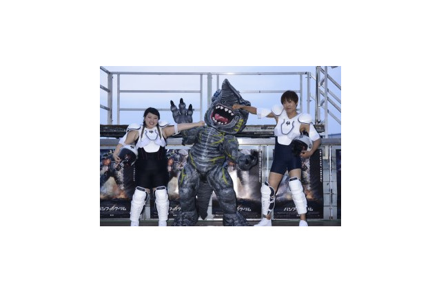 映画「パシフィック・リム」 渡辺直美としずちゃんを地球防衛隊に任命 画像