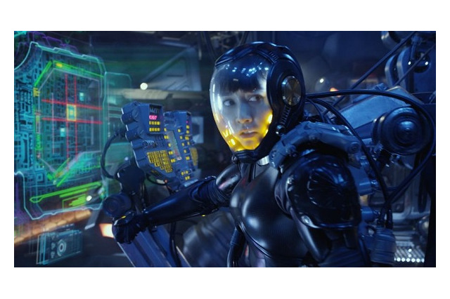 「パシフィック・リム」　林原めぐみ版TVCM公開　パイロットスーツでロボット搭乗するヒロイン演じる 画像