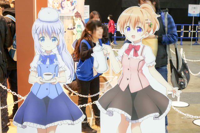 ココアやチノがいつもと違うヘアスタイルでお給仕♪「ごちうさ」ブースは描き下ろしイラスト満載【AJ2019】 画像