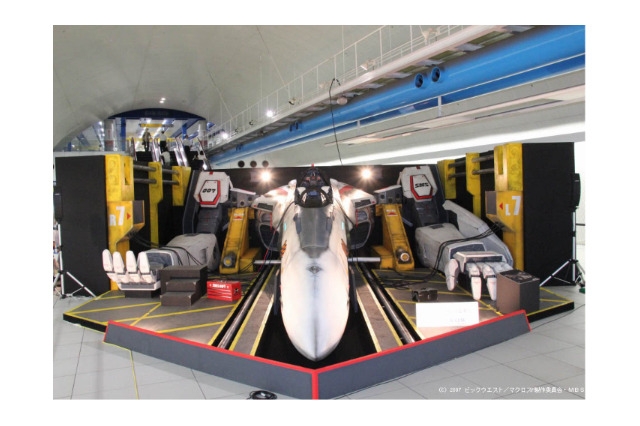 VF-25バルキリー  1/1スケールで横浜みなとみらい駅に姿を見せる 画像