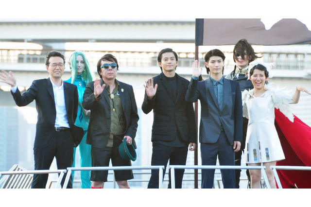 東京湾に海賊船出現！　小栗旬、三浦春馬、松本零士デザインの船でクルーズ 画像