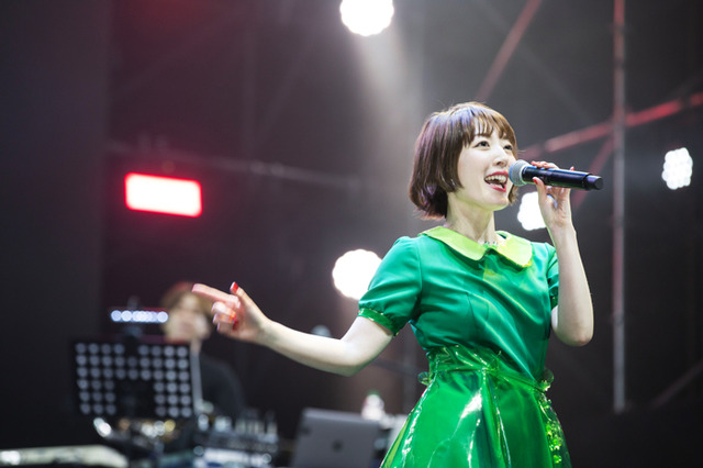 花澤香菜、自身初“海外公演”を中国にて！TikTokで人気沸騰中の「恋愛サーキュレーション」など披露 画像