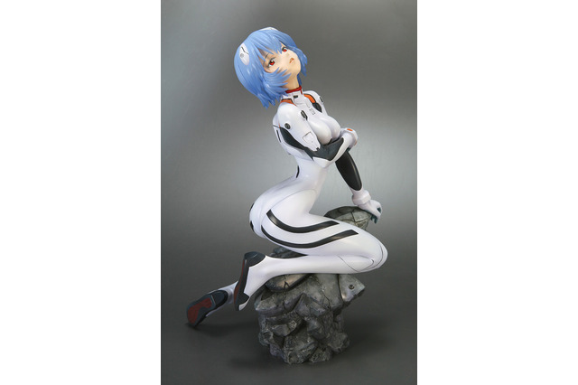 「ヱヴァンゲリヲン」綾波レイ、艶っぽいプラグスーツ姿フィギュアが再登場 画像