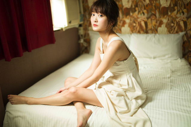 声優・久保ユリカ、水着や部屋着＆チャイナドレス姿を披露！「今の私しか出せないもの」写真集発売 画像