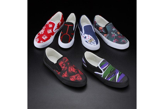 「平成仮面ライダー」がスニーカーになると... クウガ、龍騎、鎧武ら、6ヒーローが“スリッポン”で登場 画像