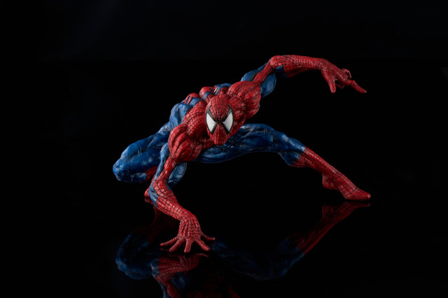 「スパイダーマン」がハイエンドソフビに！ マッシブな造形美に注目 画像