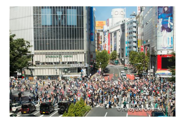 「実写版！ウォーリーを探せ」　都内各所にウォーリー約100人出現、作者誕生日で企画 画像