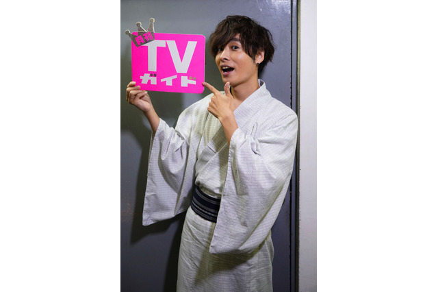 声優・岡本信彦、艶っぽい浴衣姿で街へ！「月刊TVガイド」登場 画像