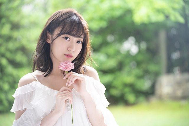 石飛恵里花、表紙＆メインビジュアル公開！ 可愛い・クール・素…多彩な表情に注目 画像
