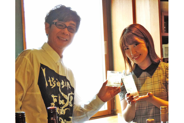 山寺宏一＆内田彩、スナックでトーク＆ライブ！ 視線送り合うデュエットに「悪いことしているみたいで…」【インタビューあり】 画像