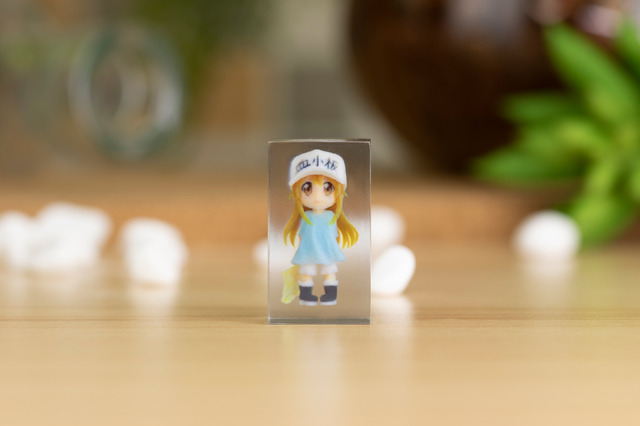 「はたらく細胞」血小板ちゃんがフルカラーで3Dクリスタルフィギュアに！ 画像