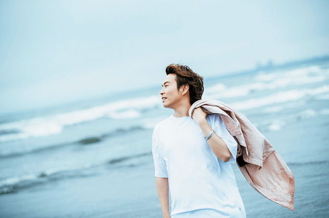 声優・代永翼、1st写真集が“自身の誕生日”に発売！ アニメイト購入特典もお披露目 画像