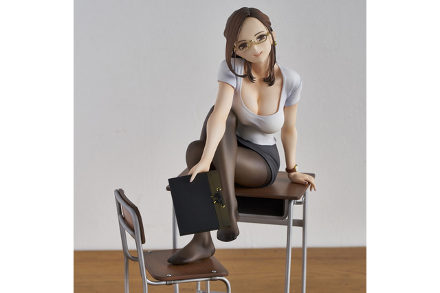 「みるタイツ」ユイコ先生、“大人の色気”たっぷりでフィギュア化！ ジャケットを脱いだ特別版 画像