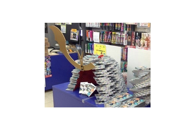 西尾維新「終物語(中)」1月31日発売 秋葉原では「兜積み」で最新刊アピール 画像