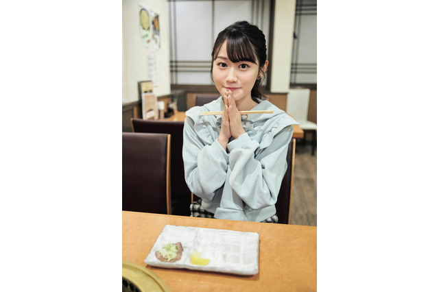 声優・小倉唯、“一人焼肉”を疑似体験！「My Girl vol.29」掲載カットお披露目 画像