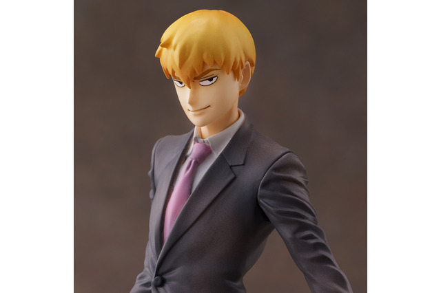 「モブサイコ100 II」霊幻新隆のフィギュア登場 お家で“呪術クラッシュ”！ 画像