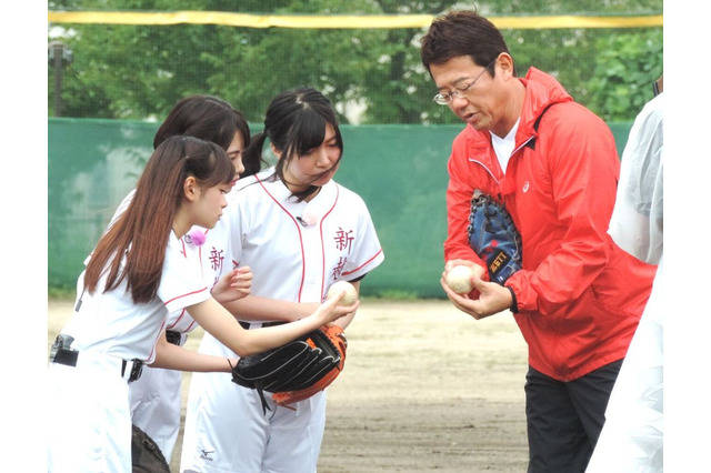 【収録レポート】古田敦也が声優陣にレクチャー！ 「TVアニメ『球詠』予習大作戦！新越谷ナインのきらら野球だよ？」第2回 画像