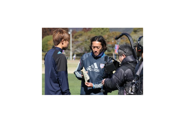 「キャプテン翼」とJリーグがコラボ “カミソリシュート”をプロ選手が再現 画像